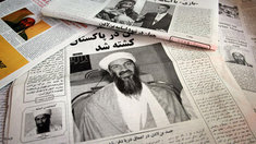 Afghanische Zeitungen berichten über Bin Laden; Foto: AP