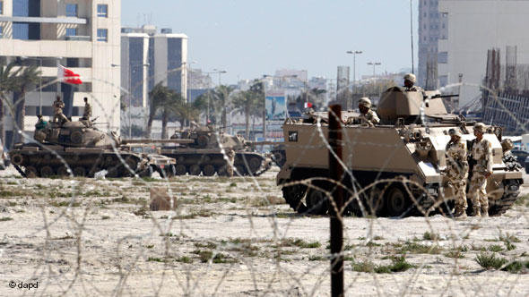 Panzer in Manama, Bahrain; Foto: dapd