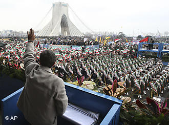 Der iranische Präsident Ahmadinedschad bekundet am Jahrestag der Revolution von 1979 seine Unterstützung für den ägyptischen Protest