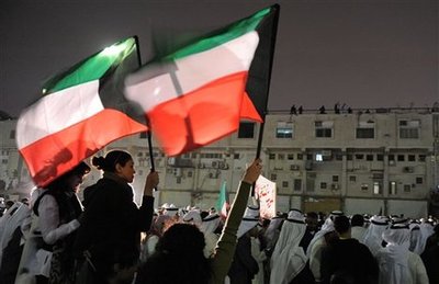 Protests in front of the Seif Palace in Kuwait-City (photo: Gustavo Ferrari, AP)