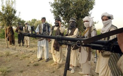 Taliban posing with their weapons (photo: AP)