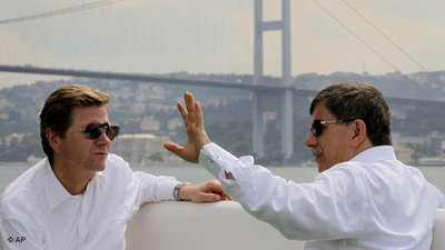 Foreign ministers of Germany and Turkey, Westerwelle and Davutoglu, in Istanbul (photo: AP/Kerim Okten)