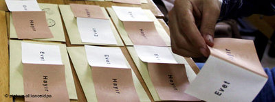 An array of ballot papers during Turkey's referendum (photo: picture-alliance/dpa)
