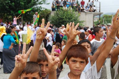 Kurdish children in Dörtyol (photo: Ayşe Karabat)