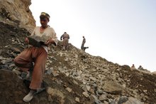 Workers in a stone quarry in the Afghan province of Badakhshan (photo: Martin Gerner)