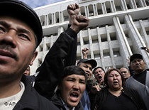 Demonstrators in front of the government building in Bishkek (photo: AP)