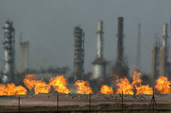 Oil refinery in Iraq (photo: AP)