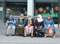 Five headscarfed women in Berlin, Germany (photo: DW)