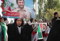 Supporters campaigning for Ahmadinejad (photo: Roshy Zangeneh)