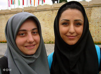 Young Iranian women in Teheran (photo: DW)