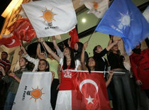 Supporters of the Justice and Development Party wave Turkish and party flags (photo: AP) 
