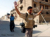 A journalist in Najaf (Photo: dpa)