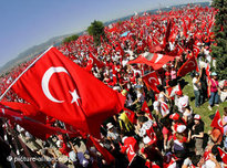 Anti Islamist rally in Izmir (photo: dpa)