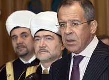 Russian Foreign Minister Sergey Lavrov, right, with Ravil Gainutdin, the head of the Council of Russian Muftis at center and his assistant, at left (photo: AP)