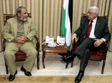 Hamas leader Mahmoud Al-Zahar (left) and President Mahmoud Abbas (photo: AP)