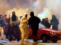 Rioting youths in Paris, November 2005 (photo: dpa)
