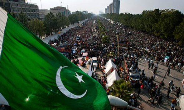 Anhänger ul-Qadris demonstrieren in Islamabad; Foto: AP