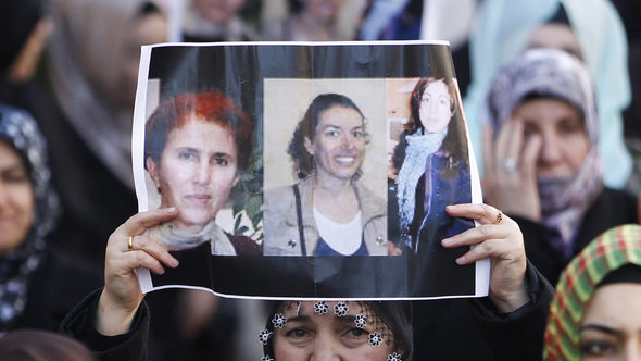 Demonstration der kurdischen Gemeinde in Marseille nach der Ermordung von drei Kurdinnen in Paris am 10. Januar 2013; Foto: EPA/Guillaume Horcajuelo