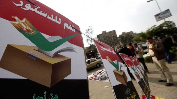 Plakataktion der Muslimbrüder für die neue Verfassung in Kairo; Foto: Reuters