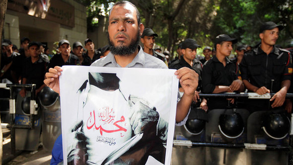 Salafist demonstriert in Kairo; Foto: Reuters 