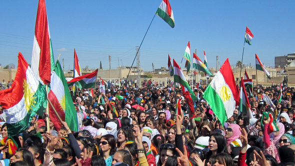Demonstration syrischer Kurden in Qamishli; Foto: AFP/Getty Images