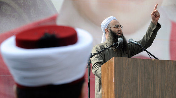 Salafistischer Prediger Ahmed al-Assir in Beirut, Foto: picture-alliance/dpa 