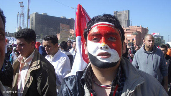 Demonstranten auf dem Tahrir-Platz in Kairo; Foto: Samir Grees/DW