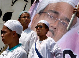Supporters of the Islamist FPI in Jakarta (photo: AP Photo/Ed Wray)