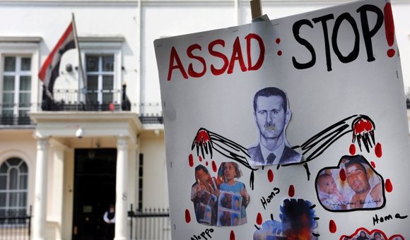 Vor der syrischen Botschaft in London; Foto: dpa