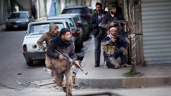 Syrische Rebellen in Idlib; Foto: dapd