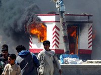 Brennendes Gebäude in Afghanistan; Foto: AP