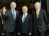 Bush, Sezer und de Hoop Scheffer in Istanbul, Foto: AP