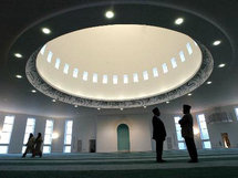 Interior of London's Baitul Futuh Mosque (photo: AP)