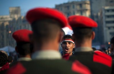 Armee auf dem Tahrir-Platz; Foto: AP