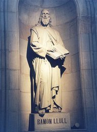 Raimundus Lullus statue at Barcelona University (photo: Wikipedia)