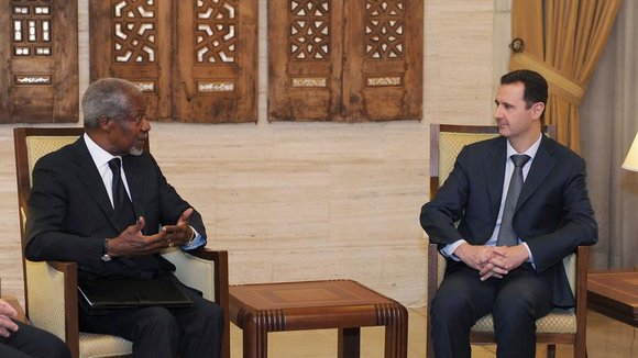 Syriens Präsident Baschar al-Assad (rechts) und der UN-Gesandte Kofi Annan in Damaskus im März 2012; Foto: REUTERS/SANA/Handout