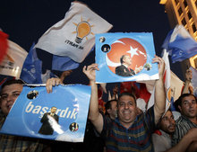 AKP-Anhänger nach den Wahlen 2007; Foto: AP