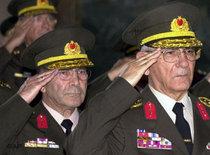 Ehemalige Generalstabschefs Huseyin Kivrikoglu und Hilmi Özkök; Foto: AP