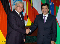 Außenminister Frank-Walter Steinmeier und der usbekische Außenminister Vladimir Norov in Taschkent, Usbekistan; Foto: AP