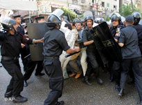 Polizeikräfte in Kairo; Foto: AP