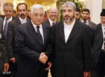 Palästinenserpräsident Abbas mit Hamas-Führer Mashaal nach ihrem Treffen in Mekka; Foto: AP