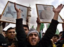 Palästinenser trauern um Saddam Hussein; Foto: AP
