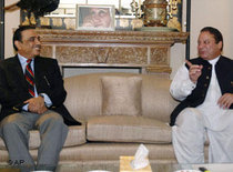 Zardari und Nawaz Sharif bei einem Gespräch im August 2008; Foto: AP
