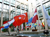 EU Türkei Flaggen in Brüssel; Foto: AP