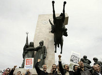 Proteste gegen ein Verbot der AKP-Regierungspartei in Istanbul; Foto: AP