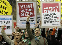 Konservative türkische Frauen protestieren gegen Staatsanwaltschaft; Foto: AP