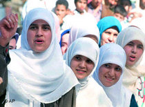 Young Egyptian women (photo: AP)