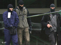 Festnahme von Terrorverdächtigen im Sauerland, September 2007; Foto: AP