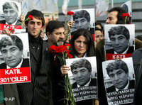 Trauermarsch um Hrant Dinks Tod; Foto: AP
