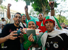 Algerische Fußballfans; Foto: AP 